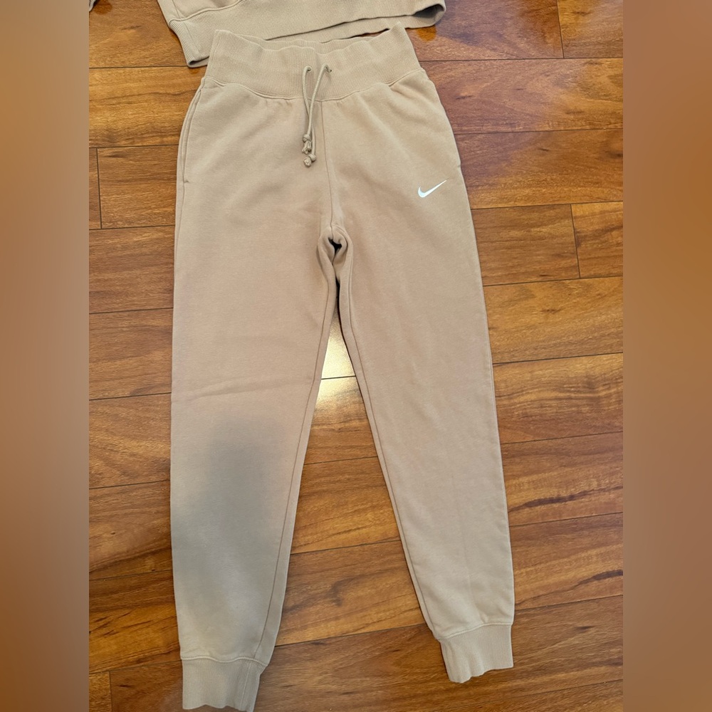 Nike Beige Hoodie and Joggers Set - Picture 5 of 6